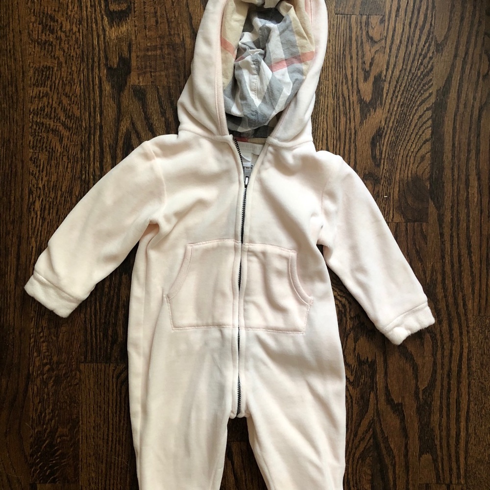 🚫SOLD🚫 Burberry baby girl velour one piece